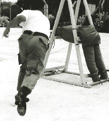 Figure 5: Brunei - Punio corporal exemplificada num manequim.